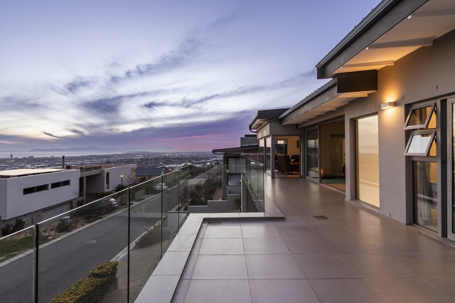4 Bedroom Property for Sale in Dennegeur Western Cape